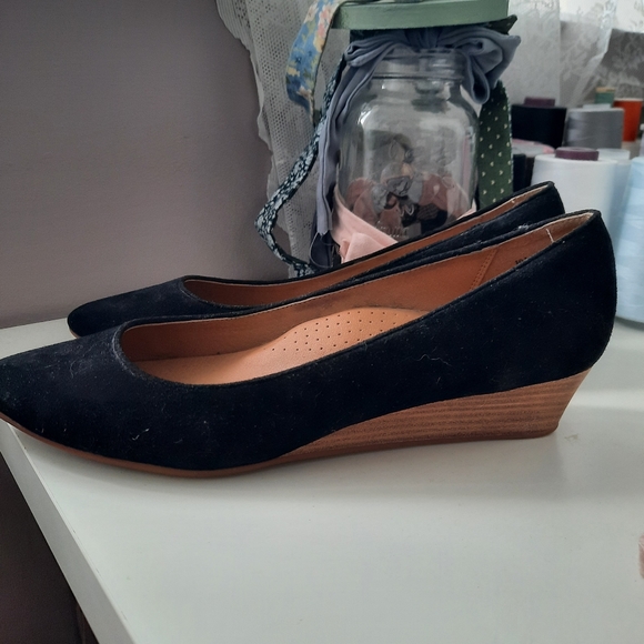 Black suede kitten Heels - Picture 2 of 5